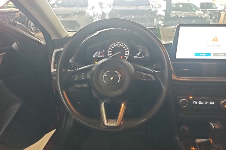Used Mazda 3 Axela 2017 Sedan 1.5L Automatic Luxury Model Emission Standard China V Steering Wheel