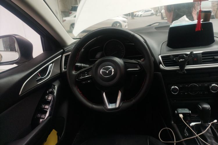 Used Mazda 3 Axela 2017 Sedan 1.5L Automatic Luxury Model Emission Standard China V Steering Wheel