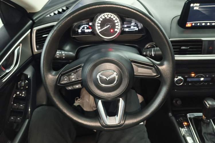 Used Mazda 3 Axela 2017 Sedan 1.5L Automatic Luxury Model Emission Standard China V Steering Wheel