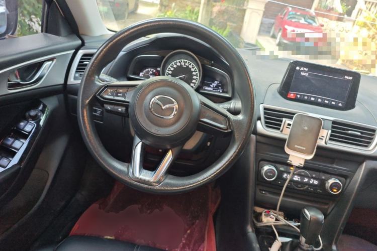 Used Mazda 3 Axela 2017 Sedan 1.5L Automatic Luxury Model Emission Standard China V Steering Wheel