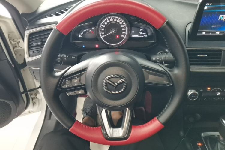 Used Mazda 3 Axela 2017 Sedan 1.5L Automatic Luxury Model Emission Standard China V Steering Wheel