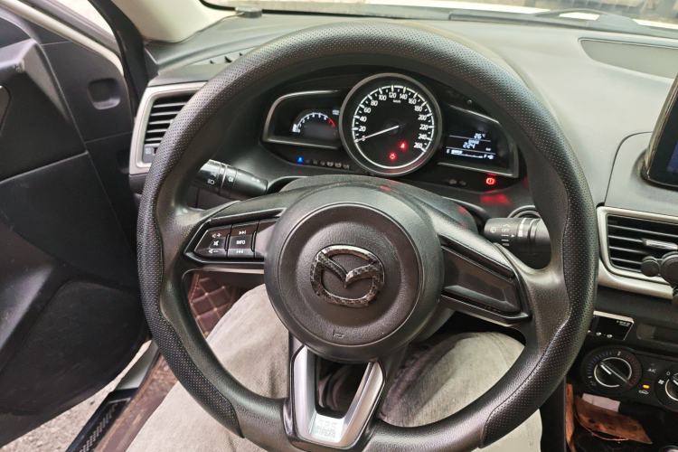 Used Mazda 3 Axela 2017 Sedan 1.5L Manual Comfort Model Emission Standard China V Steering Wheel