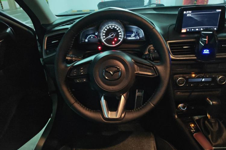 Used Mazda 3 Axela 2017 Sedan 1.5L Automatic Luxury Model Emission Standard China V Steering Wheel