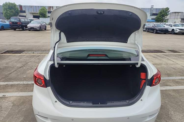 Used Mazda 3 Axela 2017 Sedan 1.5L Automatic Luxury Model Emission Standard China V Trunk