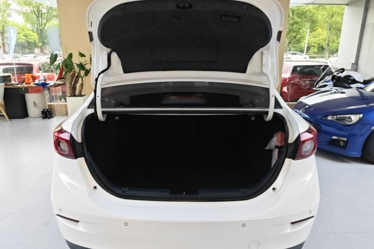 Used Mazda 3 Axela 2017 Sedan 1.5L Automatic Luxury Model Emission Standard China V Trunk