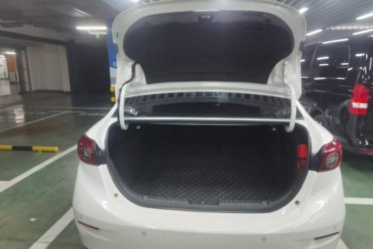Used Mazda 3 Axela 2017 Sedan 1.5L Automatic Luxury Model Emission Standard China V Trunk