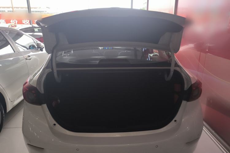 Used Mazda 3 Axela 2017 Sedan 1.5L Automatic Comfort Model Emission Standard China V Trunk