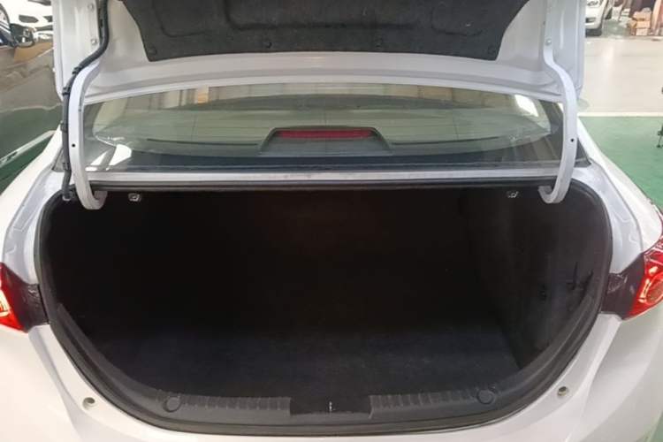 Used Mazda 3 Axela 2017 Sedan 1.5L Automatic Luxury Model Emission Standard China V Trunk