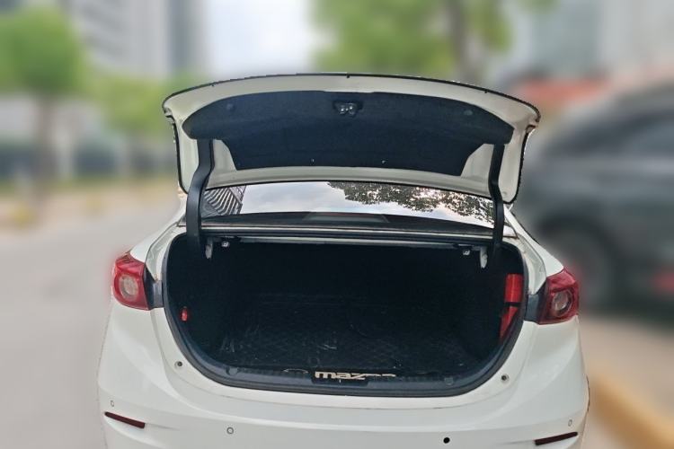 Used Mazda 3 Axela 2017 Sedan 1.5L Automatic Luxury Model China VI Standard Trunk