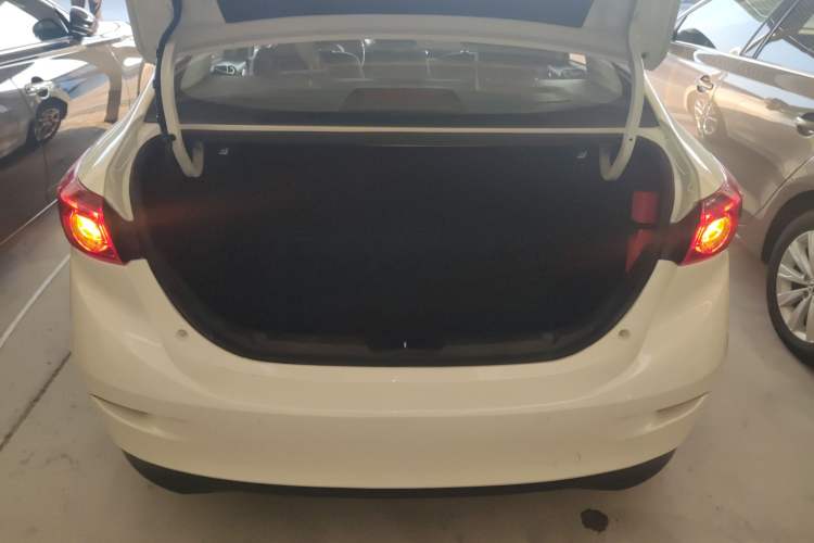 Used Mazda 3 Axela 2017 Sedan 1.5L Automatic Luxury Model Emission Standard China V Trunk