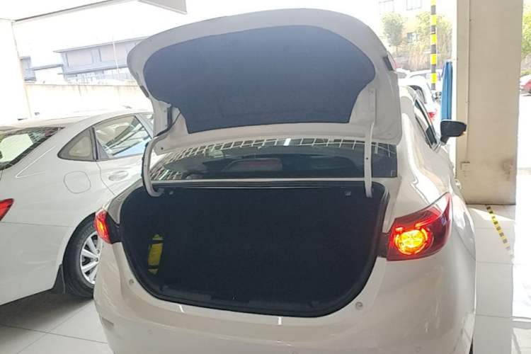 Used Mazda 3 Axela 2017 Sedan 1.5L Automatic Luxury Model Emission Standard China V Trunk