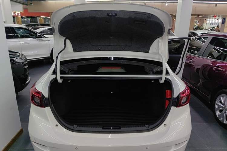 Used Mazda 3 Axela 2017 Sedan 1.5L Automatic Luxury Model Emission Standard China V Trunk