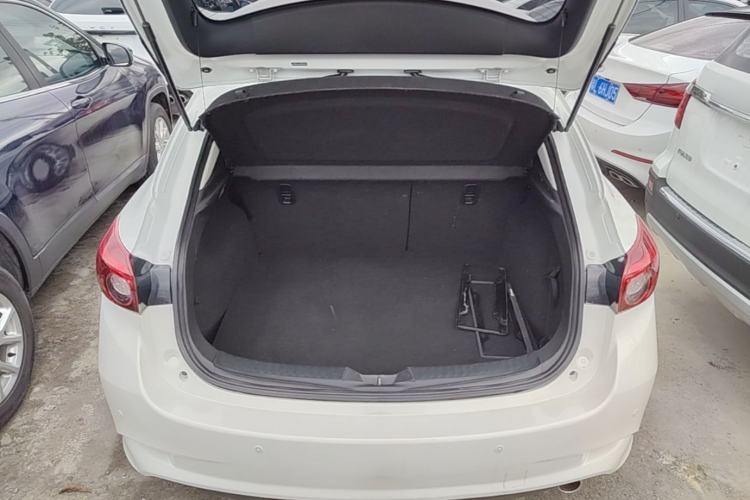 Used Mazda 3 Axela 2017 Hatchback 1.5L Automatic Luxury Model China VI Standard Trunk