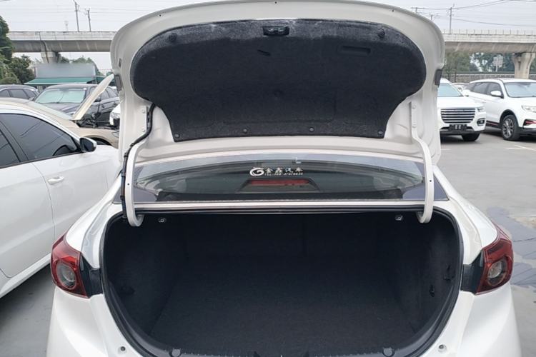 Used Mazda 3 Axela 2017 Sedan 1.5L Automatic Luxury Model China VI Standard Trunk