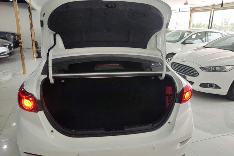 Used Mazda 3 Axela 2017 Sedan 1.5L Automatic Luxury Model Emission Standard China V Trunk