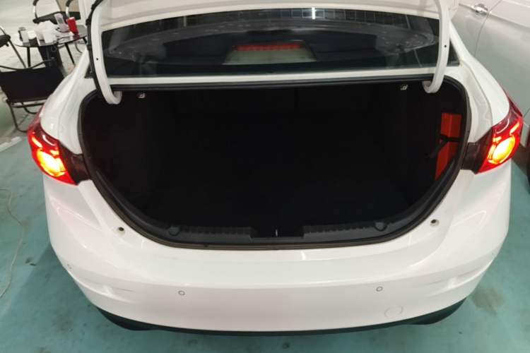 Used Mazda 3 Axela 2017 Sedan 1.5L Automatic Luxury Model Emission Standard China V Trunk