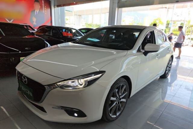 Used Mazda 3 Axela 2017 Hatchback 2.0L Automatic Luxury Model Emission Standard China V