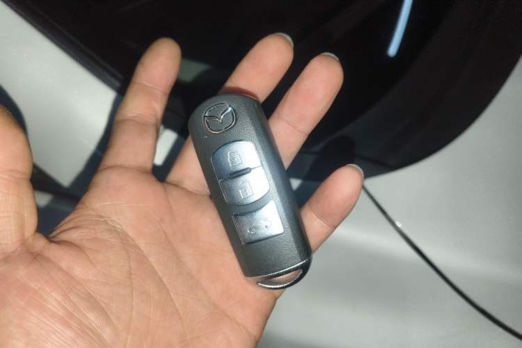 Used Mazda 3 Axela 2017 Sedan 2.0L Automatic Prestige Model China VI Standard Vehicle Key