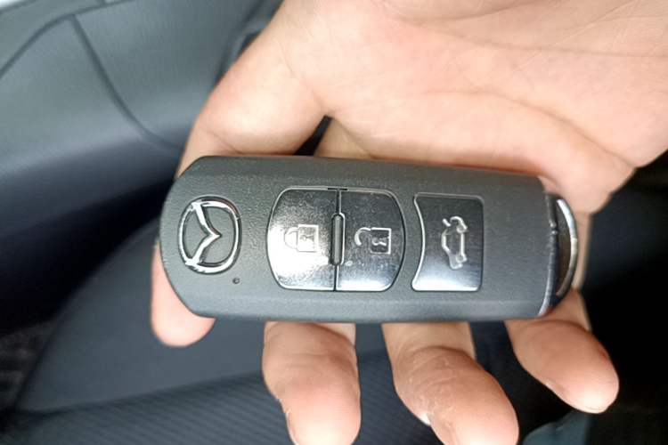 Used Mazda 3 Axela 2017 Sedan 1.5L Automatic Comfort Model Emission Standard China V Vehicle Key