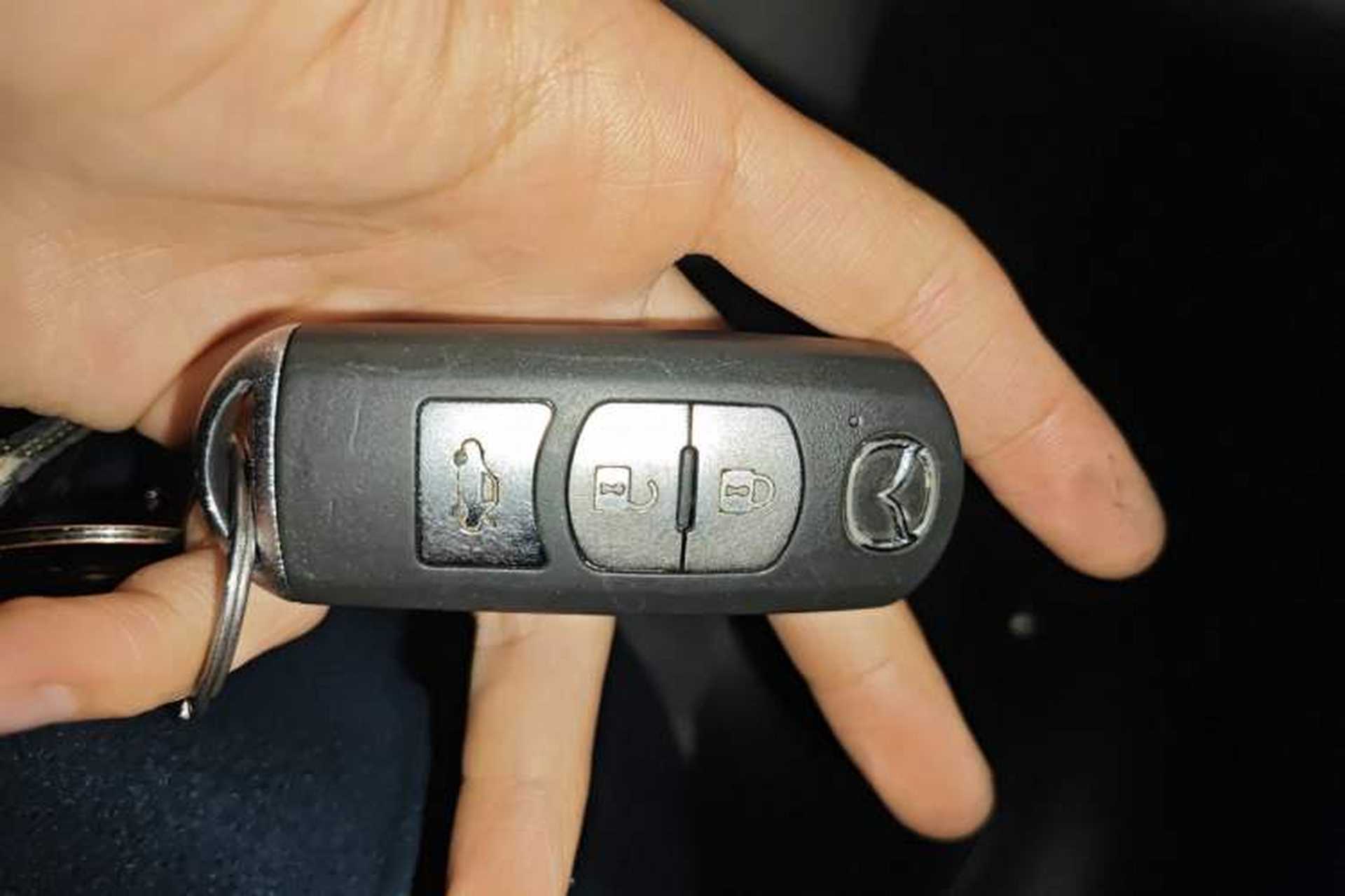 Used Mazda 3 Axela 2017 Sedan 2.0L Automatic Prestige Model China V Standard Vehicle Key