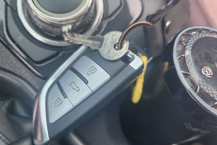 Used Mazda 3 Axela 2017 Sedan 1.5L Automatic Comfort Model Emission Standard China V Vehicle Key