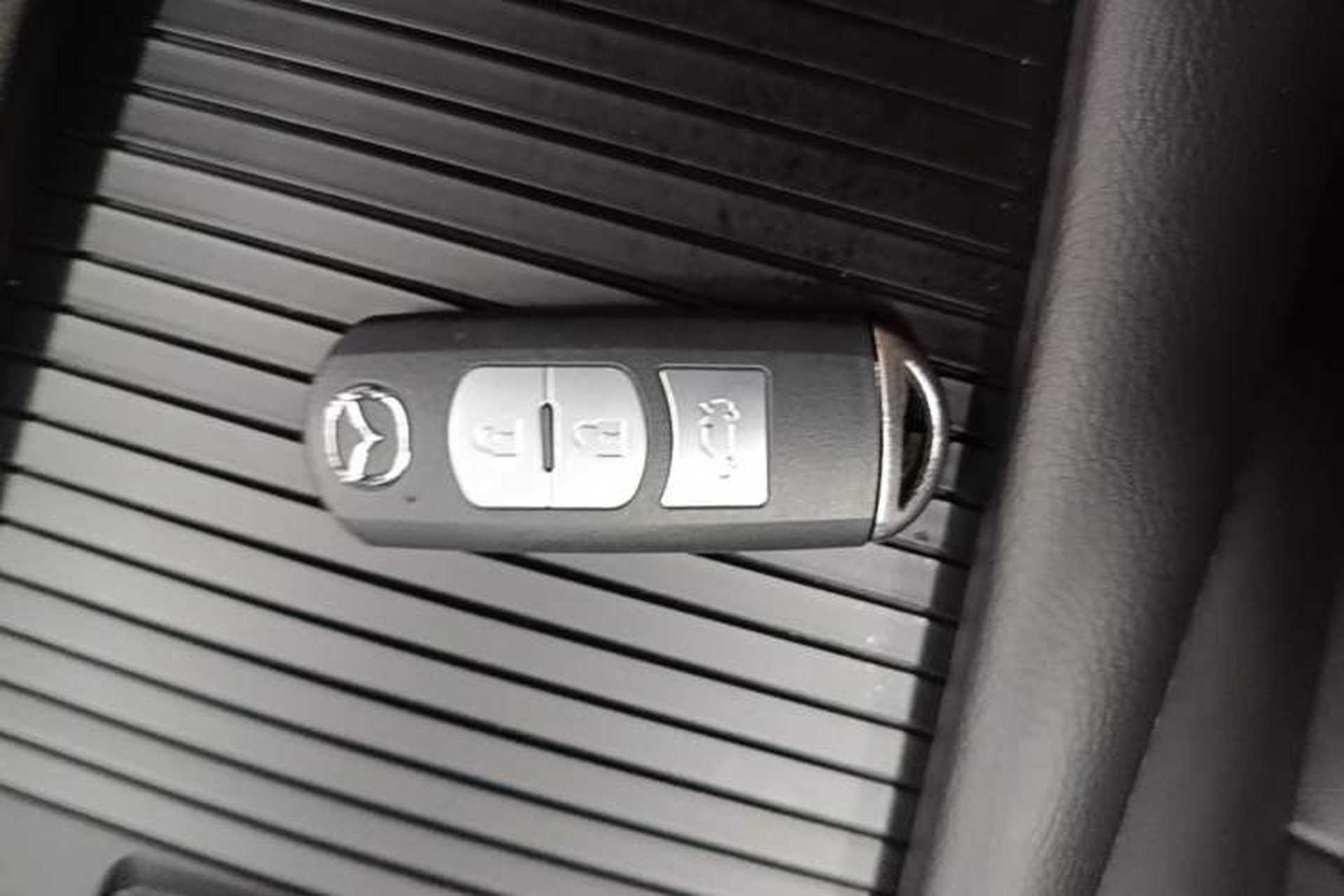 Used Mazda 3 Axela 2017 Sedan 1.5L Automatic Luxury Model Emission Standard China V Vehicle Key