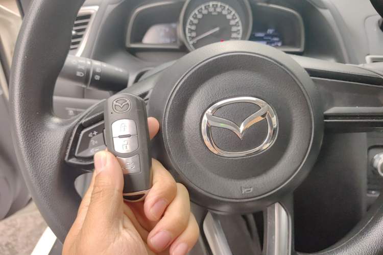Used Mazda 3 Axela 2017 Sedan 1.5L Automatic Luxury Model Emission Standard China V Vehicle Key