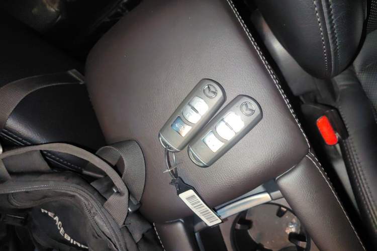Used Mazda 3 Axela 2017 Sedan 2.0L Automatic Flagship Model China V Standard Vehicle Key