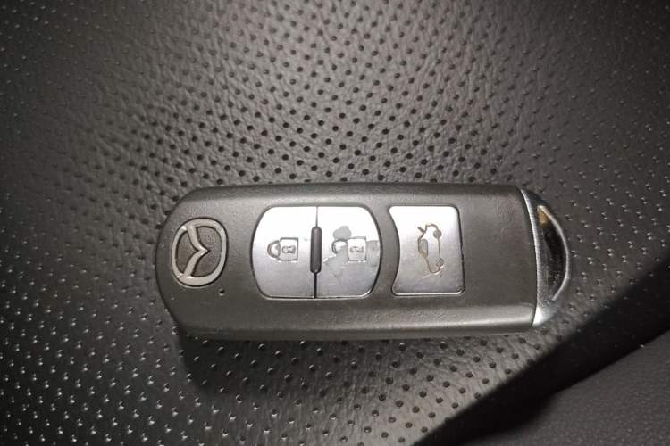 Used Mazda 3 Axela 2017 Sedan 1.5L Automatic Comfort Model Emission Standard China V Vehicle Key