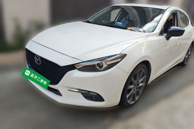 Mazda 3 Axela 2017 Hatchback 2.0L Automatic Luxury Model Emission Standard China V usado