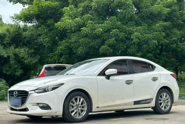 Mazda 3 Axela 2017 Sedan 1.5L Manual Luxury Model China VI Standard de segunda mano