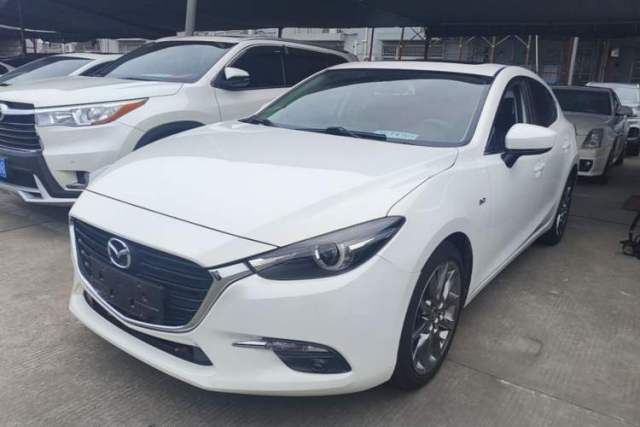 Used Mazda 3 Axela 2017 Hatchback 2.0L Automatic Luxury Model Emission Standard China V