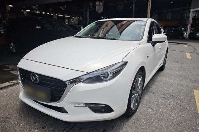 Used Mazda 3 Axela 2017 Hatchback 2.0L Automatic Luxury Model Emission Standard China V