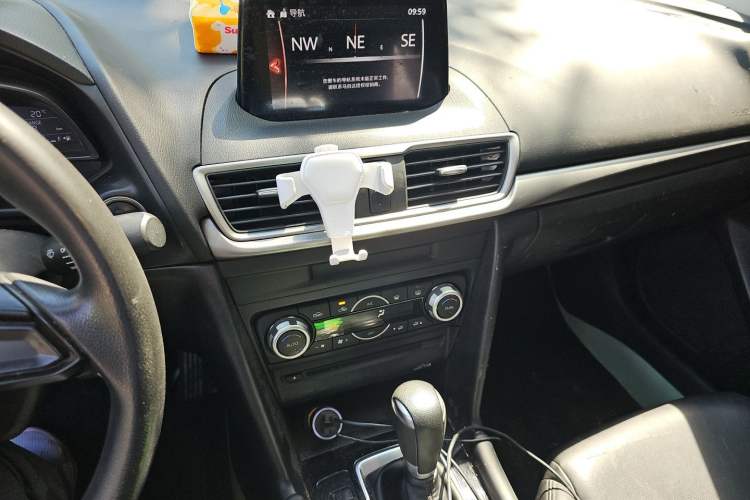 Used Mazda 3 Axela 2019 Cloud-Controlled Sedan 1.5L Automatic Luxury Model China VI Standard Audio And AC Panel