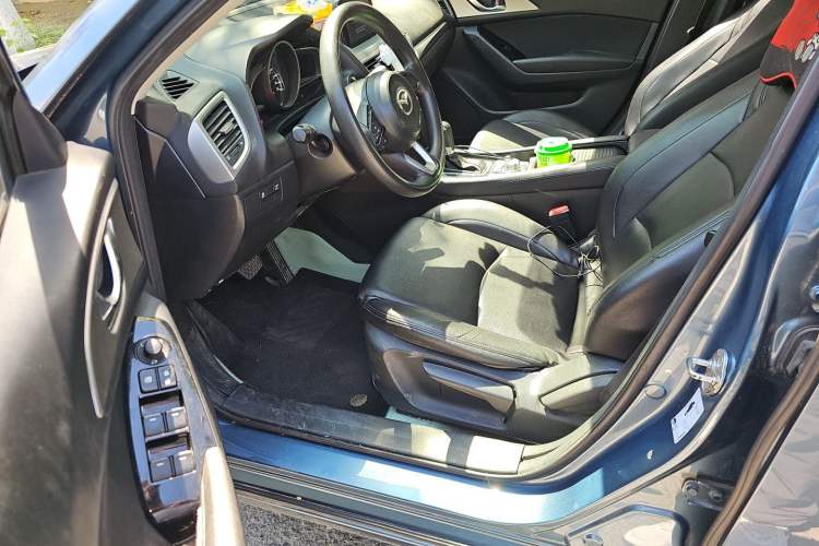 Used Mazda 3 Axela 2019 Cloud-Controlled Sedan 1.5L Automatic Luxury Model China VI Standard Driver Seat