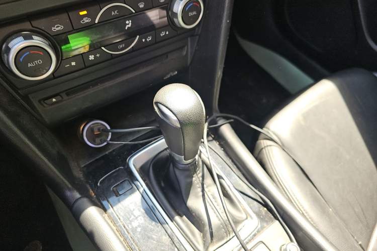 Used Mazda 3 Axela 2019 Cloud-Controlled Sedan 1.5L Automatic Luxury Model China VI Standard Gear Lever