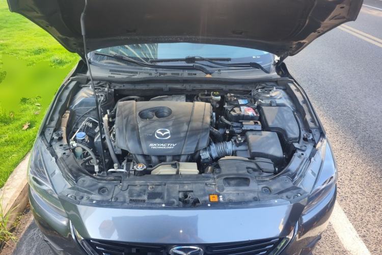 Used Mazda 3 Axela 2019 Cloud-Controlled Version Sedan 2.0L Automatic Luxury Trim China VI Standard Engine Bay