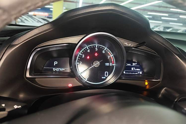 Used Mazda 3 Axela 2019 CloudControl Edition Hatchback 2.0L Automatic Sport Model China VI Standard Instrument Cluster