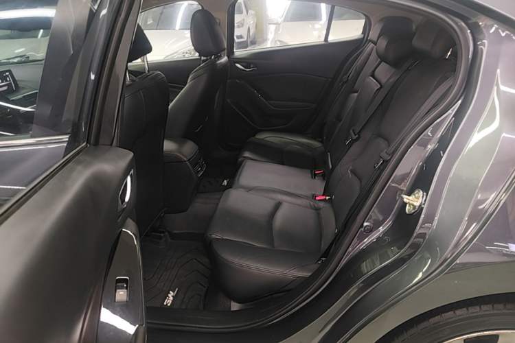 Used Mazda 3 Axela 2019 CloudControl Edition Hatchback 2.0L Automatic Sport Model China VI Standard Left Rear Seat