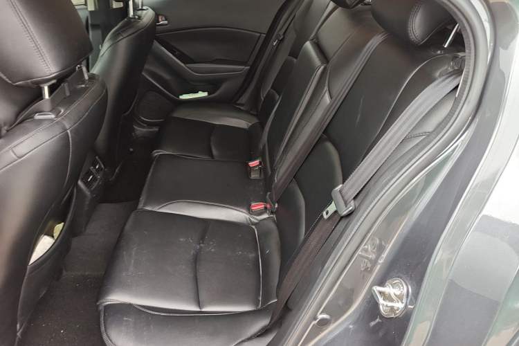 Used Mazda 3 Axela 2019 Cloud-Controlled Sedan 1.5L Automatic Luxury Model China VI Standard Left Rear Seat