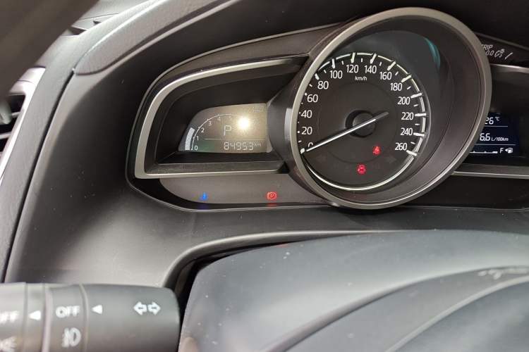 Used Mazda 3 Axela 2019 Cloud-Controlled Sedan 1.5L Automatic Luxury Model China VI Standard Odometer Close Up