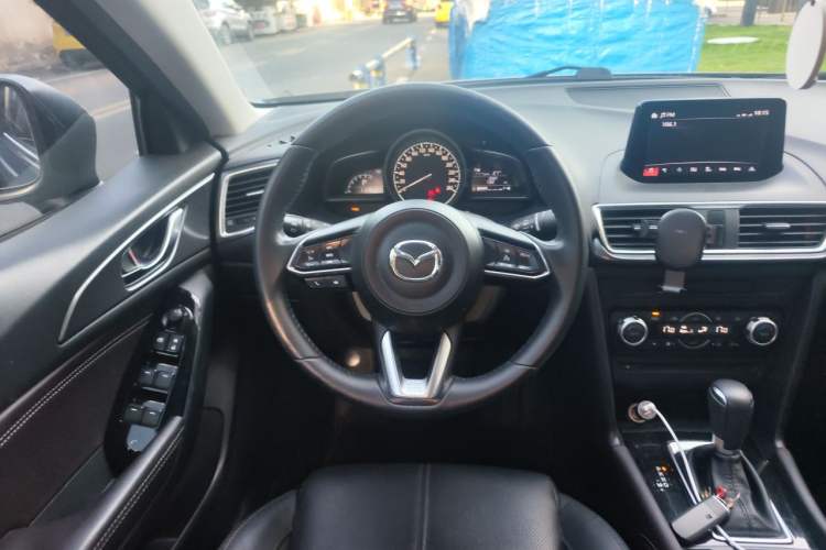 Used Mazda 3 Axela 2019 Cloud-Controlled Version Sedan 2.0L Automatic Luxury Trim China VI Standard Steering Wheel