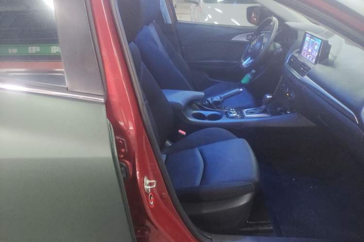 Used Mazda 3 Axela 2019 Cloud-Control Edition Hatchback 1.5L Automatic Comfort Model China VI Standard Right Front Seat