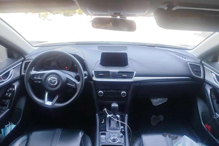 Used Mazda 3 Axela 2019 Cloud-Controlled Sedan 1.5L Automatic Luxury Model China VI Standard Center Console