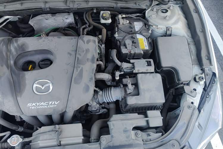Used Mazda 3 Axela 2019 Cloud-Controlled Sedan 1.5L Automatic Luxury Model China VI Standard Engine Bay Left