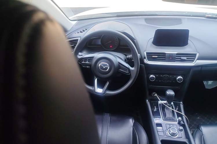 Used Mazda 3 Axela 2019 Cloud-Controlled Sedan 1.5L Automatic Luxury Model China VI Standard Steering Wheel