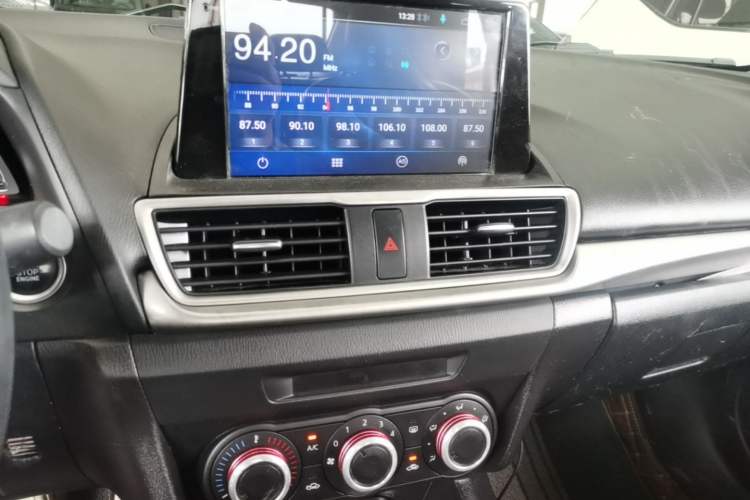 Used Mazda 3 Axela 2019 Cloud-Controlled Version Sedan 1.5L Automatic Comfort Trim China VI Standard Audio And AC Panel