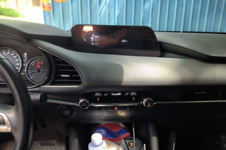 Used Mazda 3 Axela 2019 Cloud-Controlled Version Sedan 2.0L Automatic Flagship Trim China V Standard Audio And AC Panel