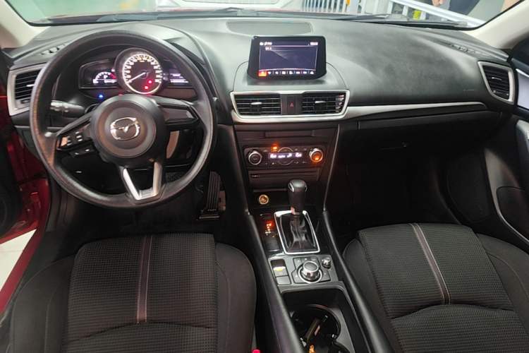 Used Mazda 3 Axela 2019 Cloud-Controlled Sedan 1.5L Automatic Luxury Model China VI Standard Audio And AC Panel
