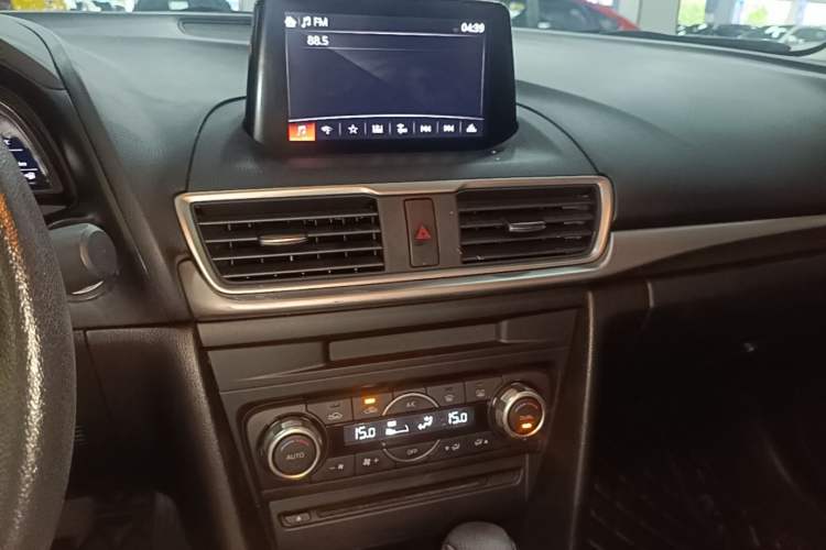 Used Mazda 3 Axela 2019 Cloud-Controlled Sedan 1.5L Automatic Luxury Model China VI Standard Audio And AC Panel